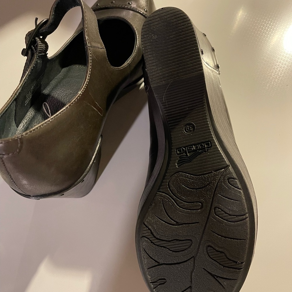 Size 39 (fits like a 9) Dansko